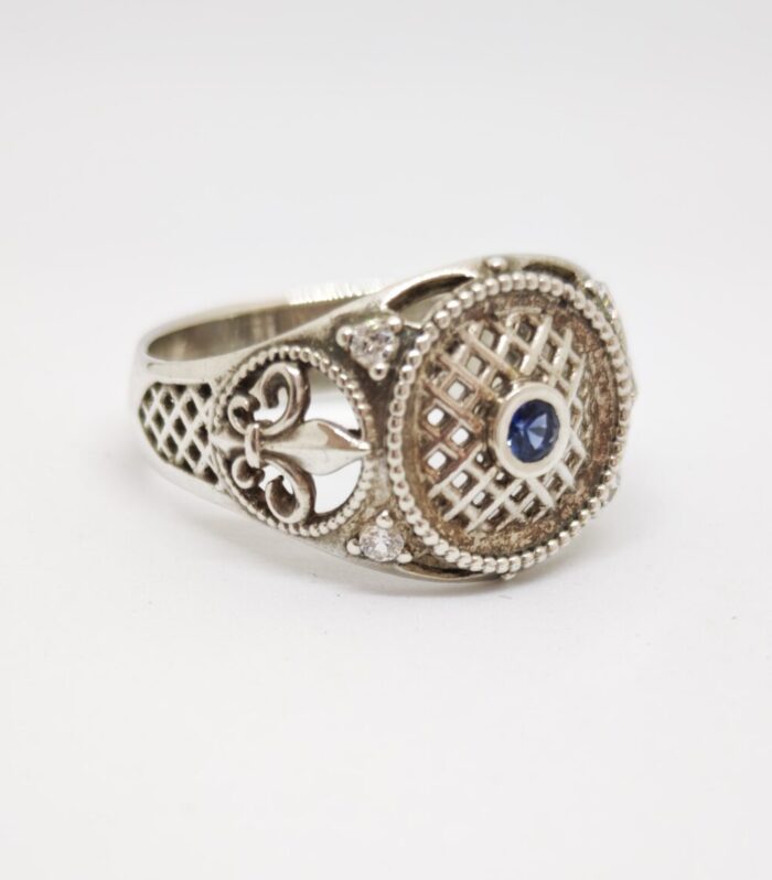 Anillo Tipo Sello con Zafiro y Topacio Blanco – Plata de Ley 925