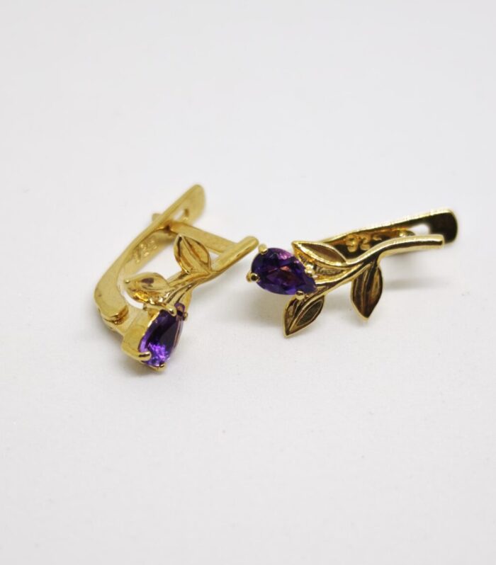 Pendientes Florales con Amatista Natural – Plata de Ley 925 Chapada en Oro