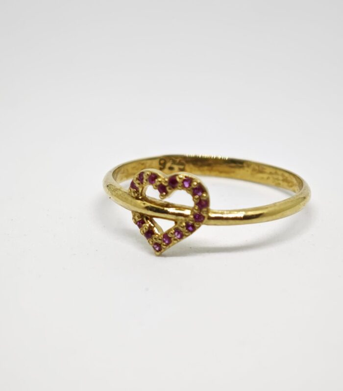 Anillo de Plata 925 Chapado en Oro con Corazón de Rubí