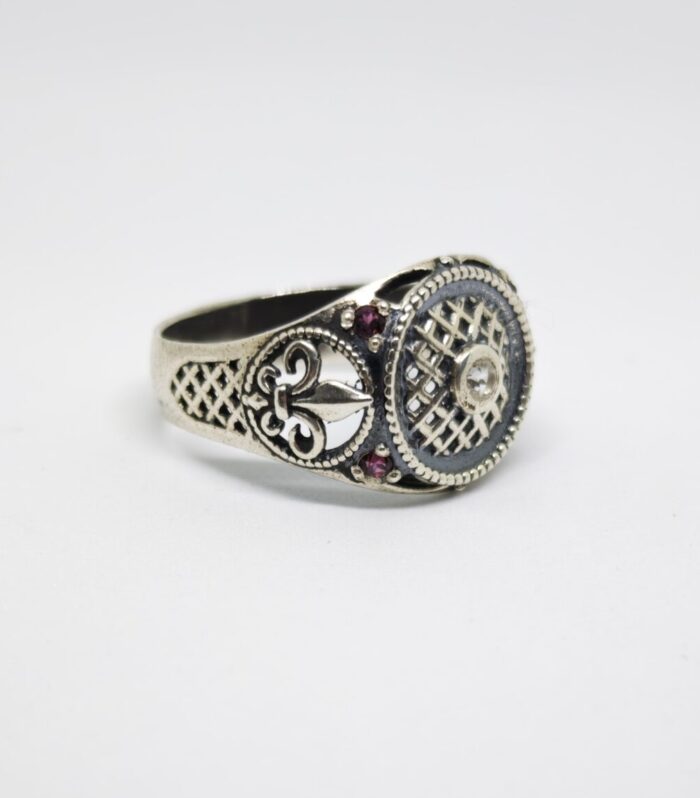 Anillo Tipo Sello con Topacio Blanco y Granates – Plata de Ley 925